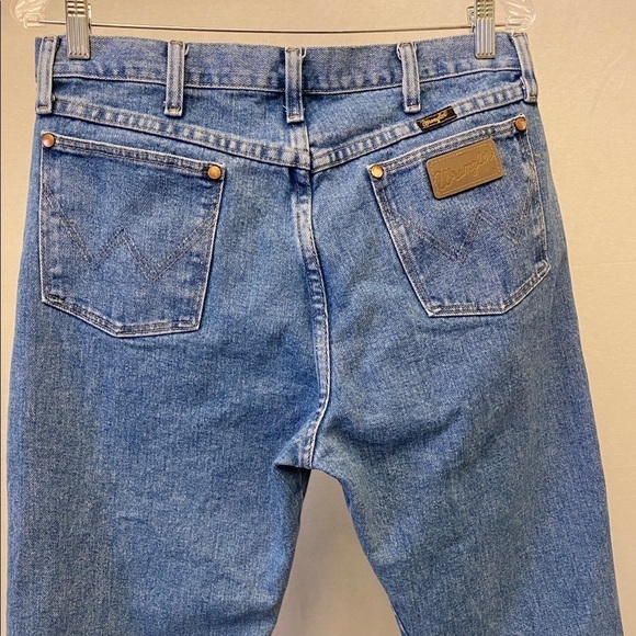 Wrangler 31 x 30 Stonewash Mens Jeans, With W Logo on Pockets, Straight Leg - Picture 10 of 10